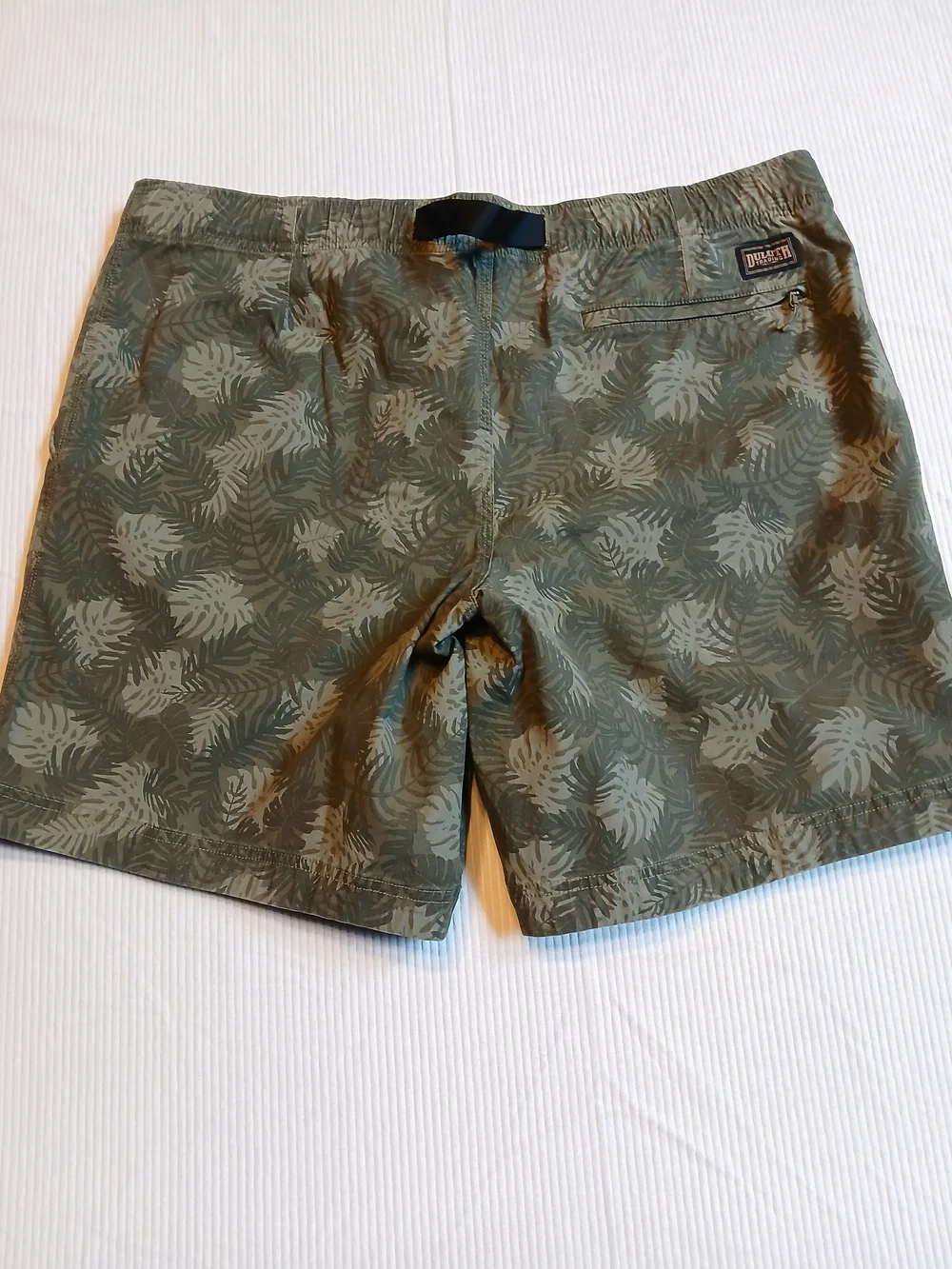 Duluth Trading Co Shorts Mens 2XL Green Palm Leaf Print Belted Standard Fit